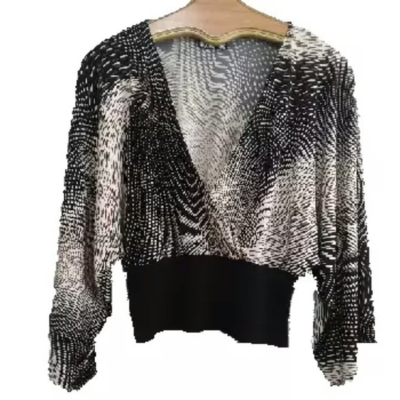 Double Take Black & Cream Butterfly Sleeve Top M - Picture 1 of 12